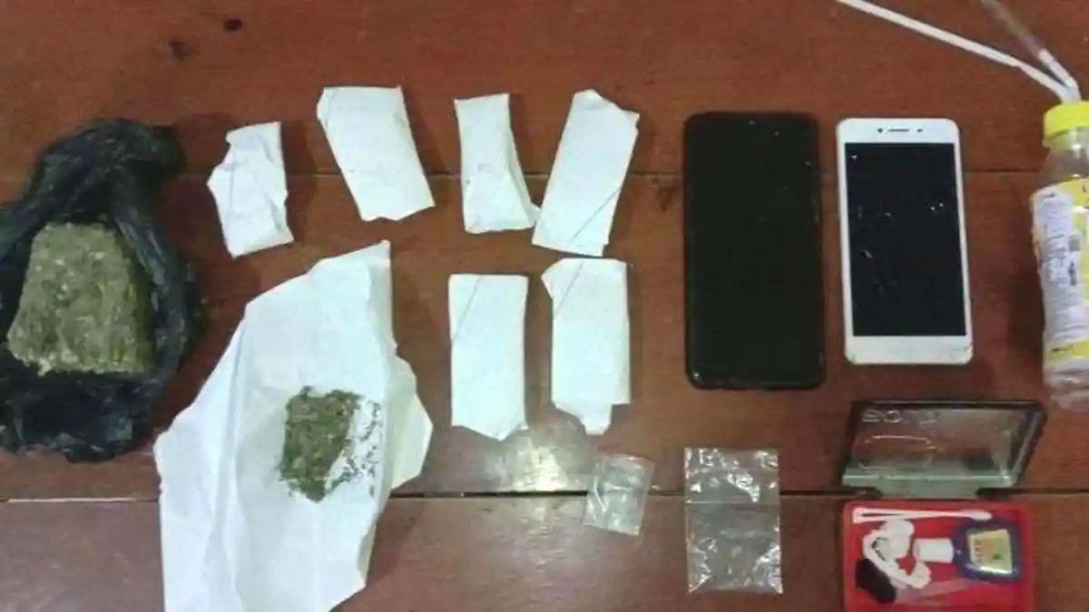 Seorang Advokat Surabaya Digiring Polisi ke Ruang Tahanan karena Ketahuan Simpan Ganja